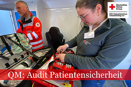 Auditorin Lisa Händel bei der Kontrolle von Medikamenten im RTW.