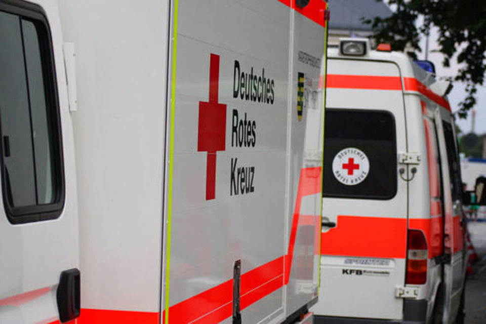 DRK Bereitschaft Zwei Einsatzfahrzeuge des DRK