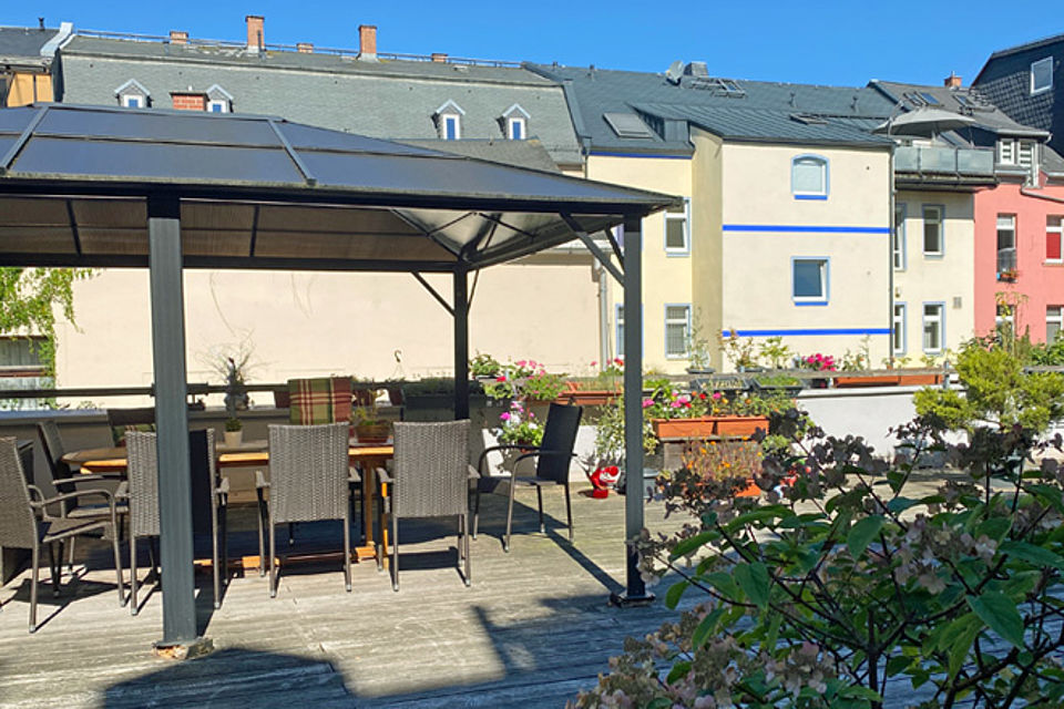 660_WG_Aue_Terrasse.jpg ( Dachterrasse mit überdachtem Sitzbereich