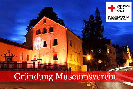 Gebäude des Sächsischen Rotkreuzmuseums angestrahlt zur blauen Stunde