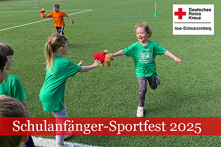 Schulanfänger-Sportfest - Staffellauf - Übergabe Staffelteddy