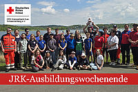 JRK Ausbildungswochenende: Gruppenfoto mit allen Teilnehmern, im Hintergrund die Talsperre Pöhl