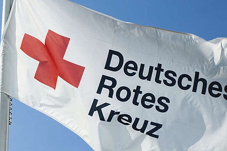 Fahne mit DRK Logo