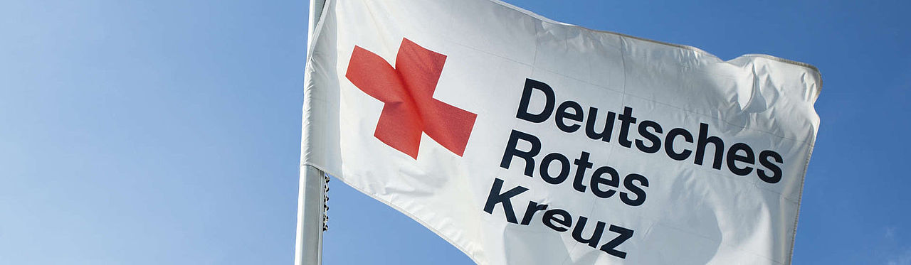 Fahne mit DRK Kompaktlogo 