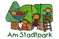 Logo der Kita "Am Stadtpark": Grafik mit drei Bäumen und vier Kindern, die vor den Bäumen stehen bzw. klettern. Darunter der Schriftzug "Am Stadtpark"