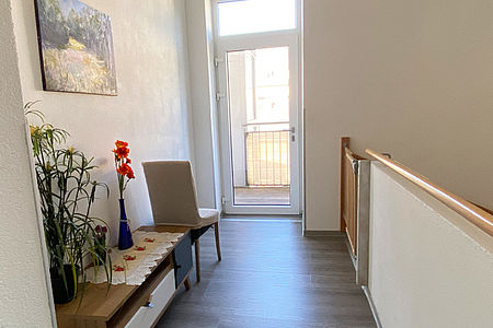 Flur zweite Etage mit Zugang zum Außenlift