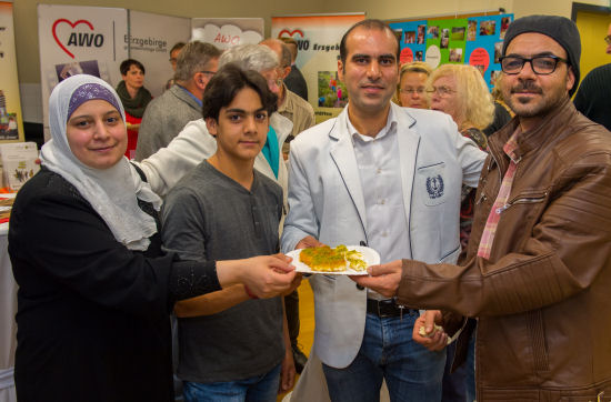3. v.l.: Basheer Arslan aus Aleppo berichtete über sein Leben in Syrien. Foto: Georg Dostmann